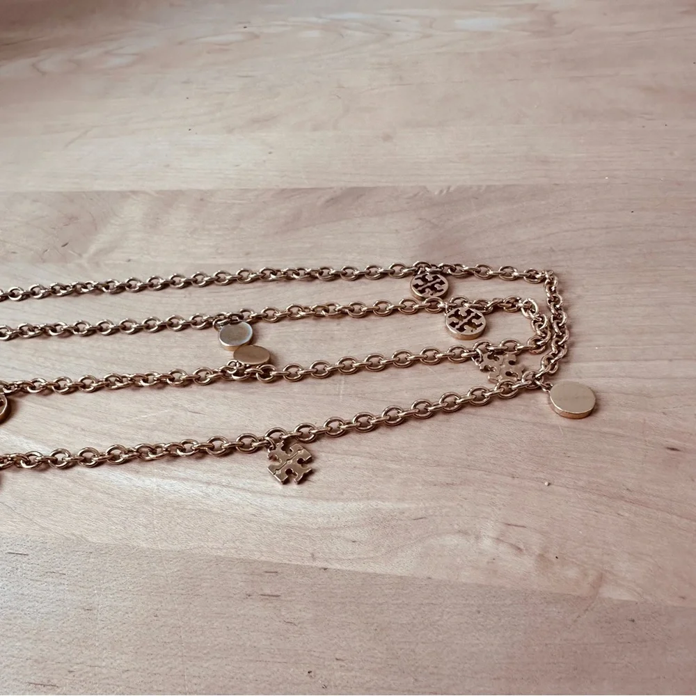 Tory Burch - Logo Charm Gold Rosary Necklace - Picture 6 of 8